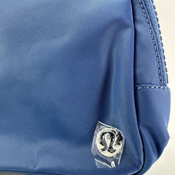 Lululemon Everywhere Belt Bag Large PTBL Pitch Blue NEW 2 Liter - Picture 3 of 8